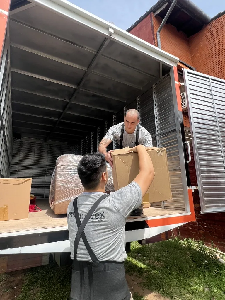 Embalaje profesional de cajas en mudanza